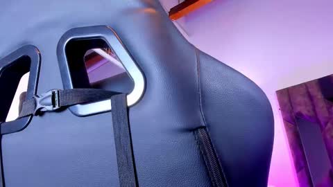 MAX online show from February 1, 11:58 pm