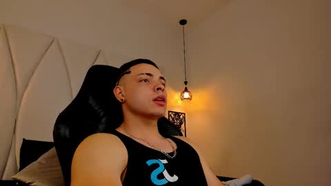 MAX online show from February 4, 12:40 am