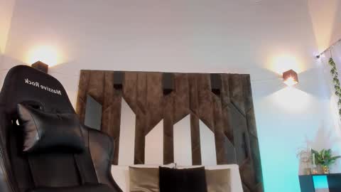 MAX online show from February 13, 10:12 am