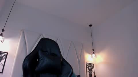 MAX online show from February 19, 7:38 pm