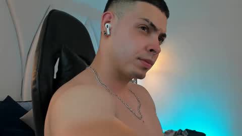 MAX online show from March 8, 9:51 pm