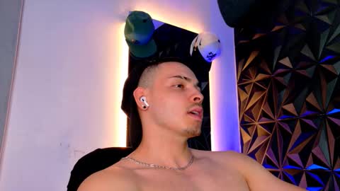 MAX online show from October 29, 4:04 am