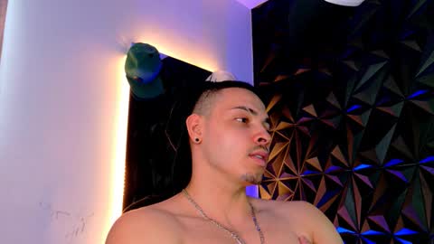 MAX online show from October 30, 10:10 pm