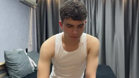 Snapshot of maxwoolf chatting on May 19, 12:00 pm Max online show from May 19, 12:00 pm