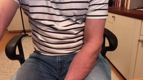 Snapshot of maxx_martin chatting on December 3, 5:09 am Max online show from December 3, 5:09 am