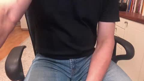 Snapshot of maxx_martin chatting on October 23, 6:23 am Max online show from October 23, 6:23 am