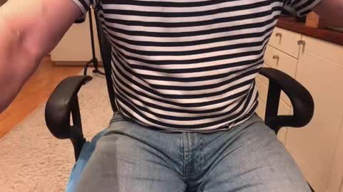 Snapshot of maxx_martin chatting on December 15, 7:12 am Max online show from December 15, 7:12 am