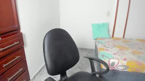 Snapshot of maxx_sexx chatting on December 16, 5:17 am maxx online show from December 16, 5:17 am