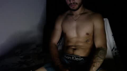 Snapshot of maxximus_10 chatting on December 16, 7:15 am maxximus_10 online show from December 16, 7:15 am