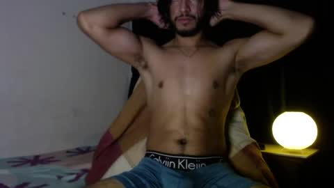 Snapshot of maxximus_10 chatting on January 4, 8:17 am maxximus_10 online show from January 4, 8:17 am