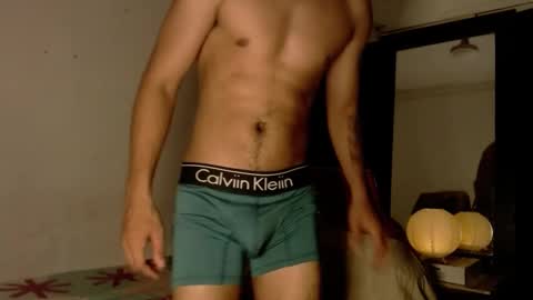 Snapshot of maxximus_10 chatting on January 10, 7:04 am maxximus_10 online show from January 10, 7:04 am