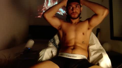 Snapshot of maxximus_10 chatting on February 6, 8:29 am maxximus_10 online show from February 6, 8:29 am