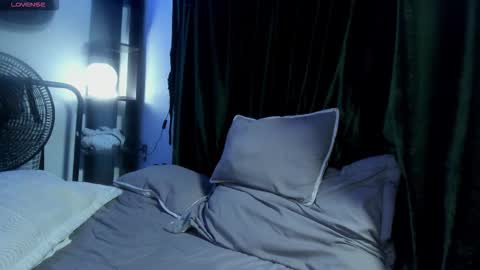 Snapshot of maxximus_10 chatting on December 5, 6:22 am maxximus_10 online show from December 5, 6:22 am