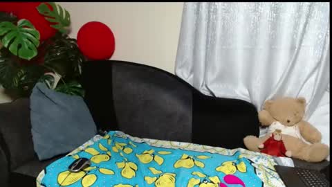 Snapshot of maxxinepetite chatting on February 21, 10:44 pm maxxinepetite online show from February 21, 10:44 pm