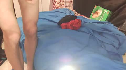 Snapshot of maxxou69hot chatting on December 22, 1:13 am maxxou69hot online show from December 22, 1:13 am