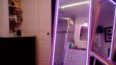 Snapshot of maxxxbates chatting on November 29, 2:47 am Maxxxbates online show from November 29, 2:47 am