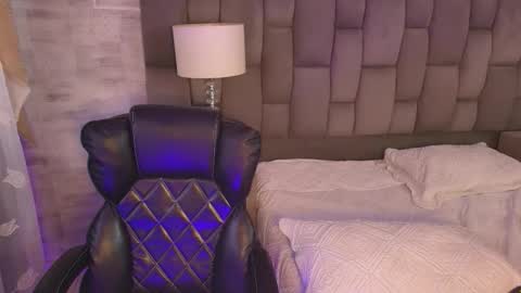 Maxine Minx online show from November 16, 11:27 am