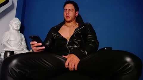 Snapshot of maxxxpowerful chatting on December 22, 12:51 am maxxxpowerful online show from December 22, 12:51 am