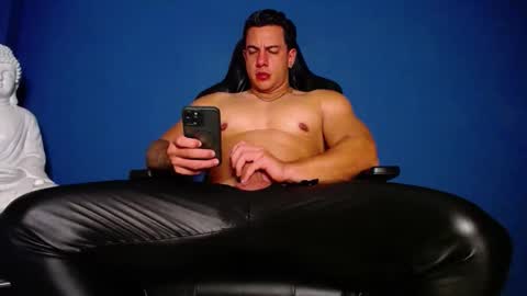 Snapshot of maxxxpowerful chatting on January 16, 2:48 am maxxxpowerful online show from January 16, 2:48 am