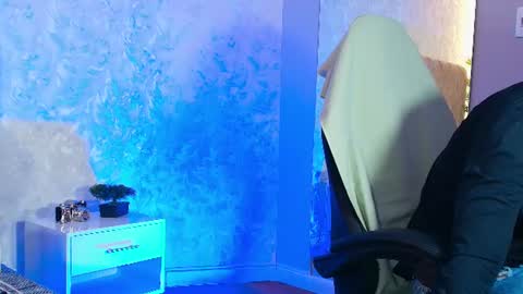 may lyonheart online show from July 9, 1:09 am