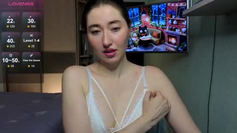 Snapshot of may_may_moon chatting on January 5, 6:11 pm may_may_moon online show from January 5, 6:11 pm