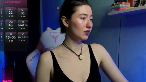 may_may_moon online show from April 30, 2:23 pm