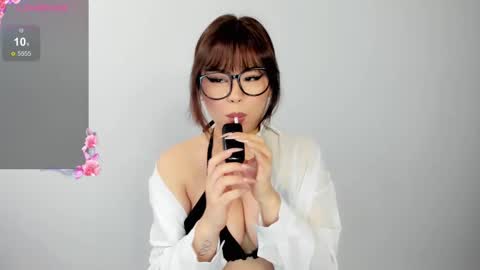 Snapshot of may_mia chatting on January 29, 2:51 am Mia online show from January 29, 2:51 am