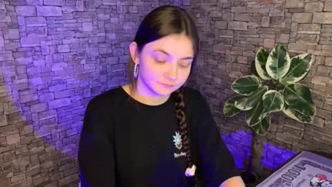 may online show from February 21, 7:15 pm