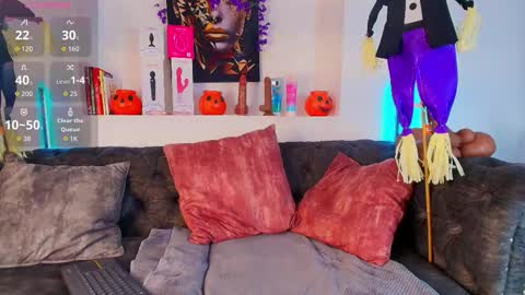 Snapshot of may_wood chatting on October 22, 11:43 am may_wood online show from October 22, 11:43 am