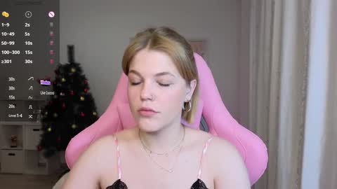 Snapshot of maya_blonde18 chatting on December 13, 3:16 am Maya online show from December 13, 3:16 am