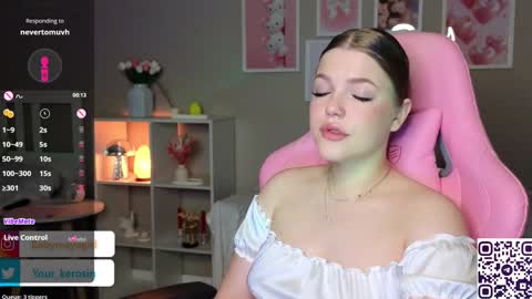 Snapshot of maya_blonde18 chatting on January 28, 3:36 am Maya online show from January 28, 3:36 am