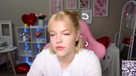 Snapshot of maya_blonde18 chatting on February 15, 3:31 am Maya online show from February 15, 3:31 am