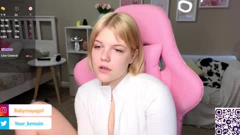 Snapshot of maya_blonde18 chatting on February 27, 8:06 am Maya online show from February 27, 8:06 am