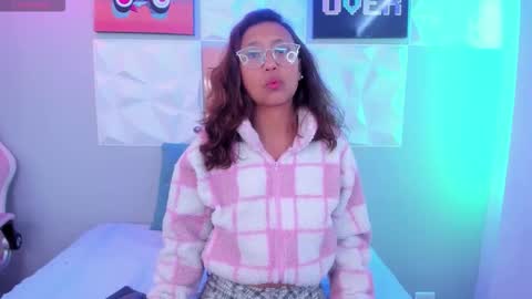 Maya online show from December 16, 2:33 pm