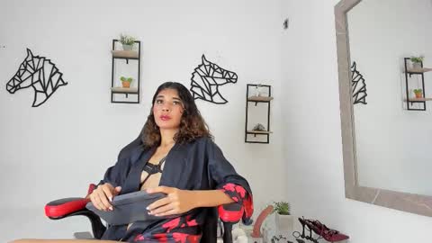Snapshot of maya_deluxe chatting on September 15, 12:54 am maya_deluxe online show from September 15, 12:54 am