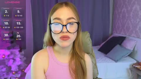 Snapshot of maya_lolly chatting on December 27, 8:07 pm Maya online show from December 27, 8:07 pm