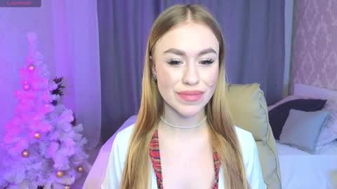 Snapshot of maya_lolly chatting on January 4, 1:31 pm Maya online show from January 4, 1:31 pm