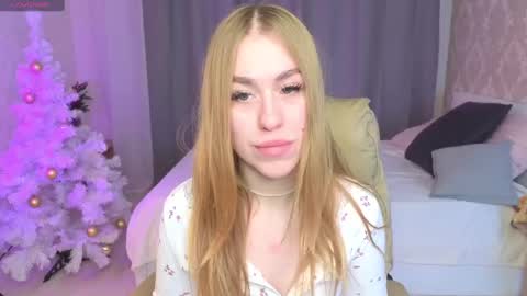 Snapshot of maya_lolly chatting on January 7, 5:53 pm Maya online show from January 7, 5:53 pm