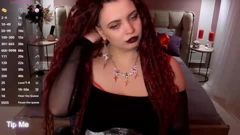 Snapshot of maya_mils chatting on February 7, 1:20 am Maya Mils online show from February 7, 1:20 am