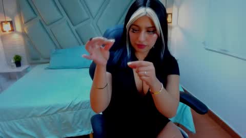 Snapshot of maya_rivers chatting on March 11, 3:34 am Maya online show from March 11, 3:34 am