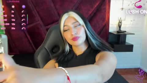 Snapshot of maya_rivers chatting on March 25, 9:32 pm Maya online show from March 25, 9:32 pm