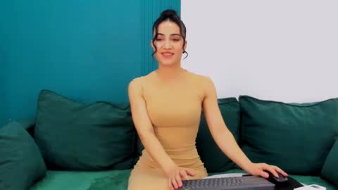Snapshot of maya_rogerss chatting on February 8, 5:29 pm Maya online show from February 8, 5:29 pm