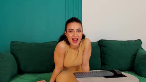 Snapshot of maya_rogerss chatting on February 19, 6:21 pm Maya online show from February 19, 6:21 pm