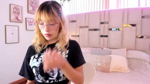 Snapshot of mayajhons chatting on March 4, 11:49 am Mayajhons online show from March 4, 11:49 am