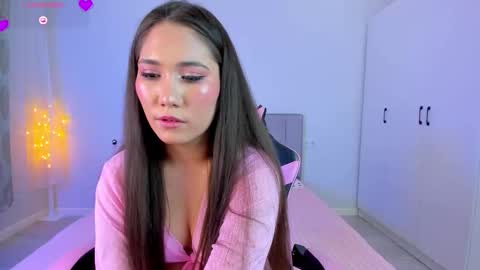 Mia online show from March 5, 1:51 pm