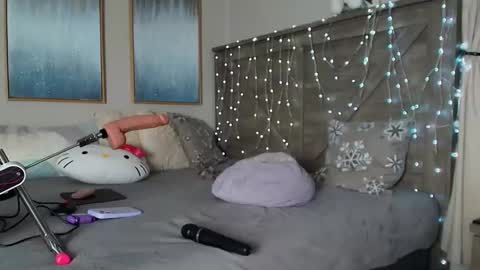 Snapshot of mayamercixoxo chatting on December 23, 2:13 am MayaMerci online show from December 23, 2:13 am