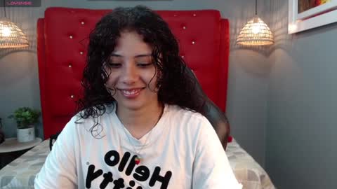 Snapshot of mayamoira chatting on December 3, 11:44 am Maya online show from December 3, 11:44 am