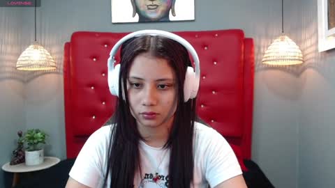 Snapshot of mayamoira chatting on December 19, 11:39 am Maya online show from December 19, 11:39 am