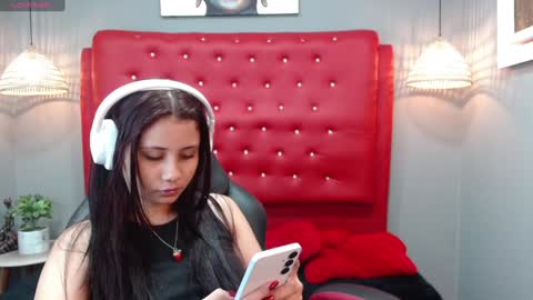 Snapshot of mayamoira chatting on December 21, 11:33 am Maya online show from December 21, 11:33 am