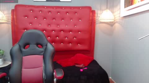 Snapshot of mayamoira chatting on December 23, 3:01 pm Maya online show from December 23, 3:01 pm